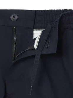 Short chino en coton marine à coupe droite pourvu de poches plaquées