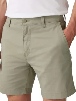 Short chino en coton mélangé kaki uni avec une coupe droite et un patch