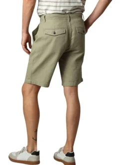 Short chino en coton vert d'eau uni avec des passants pour ceinture