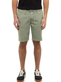 Short chino en coton vert tilleul uni avec une coupe droite et 4 poches