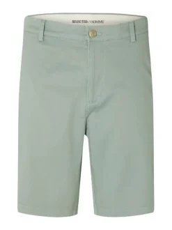 Short chino en coton vert uni avec une coupe droite et une fermeture zippée