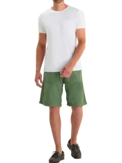 Short chino en coton vert uni avec une coupe droite et une taille élastiquée