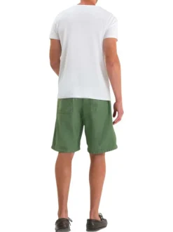 Short chino en coton vert uni avec une coupe droite et une taille élastiquée
