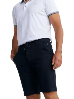 Short chino marine uni pourvu d'une coupe droite et de multiples poches