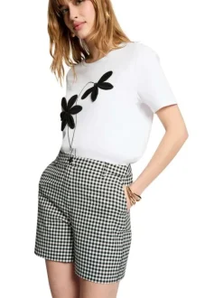 Short chino noir à coupe droite pourvu d'une fermeture boutonnée