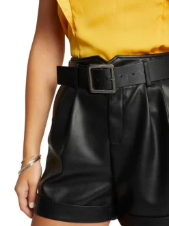 Short Chino noir uni effet cuir avec ceinture et poches arrière