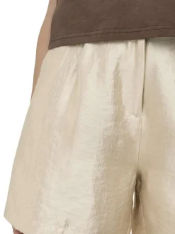 Short chino or uni pourvu d'une coupe large et d'une taille haute