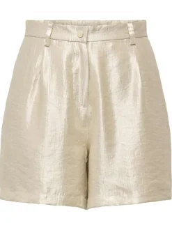 Short chino or uni pourvu d'une coupe large et d'une taille haute