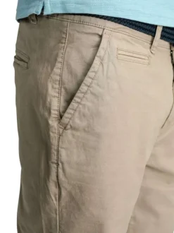 Short Chino 5 poches, en coton stretch beige, à ceinture tressée bleu marine