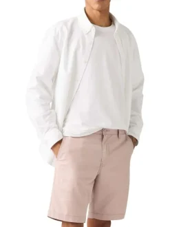 Short chino rose à coupe droite pourvu du patch de la marque