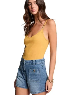 Short chino stone uni avec une coupe droite et des poches plaquées