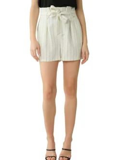 Short écru à rayures avec une coupe paper bag et une forme chino