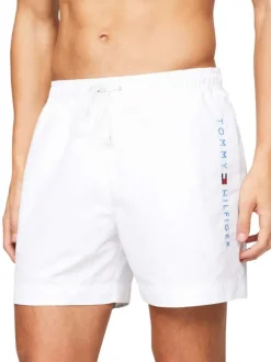 Short de bain blanc uni avec une coupe droite et étiquette tricolore