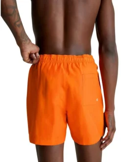 Short de bain orange uni avec une poche arrière et nom de la marque