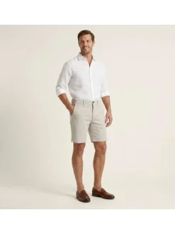 Short en coton beige à coupe droite pourvu de poches italiennes