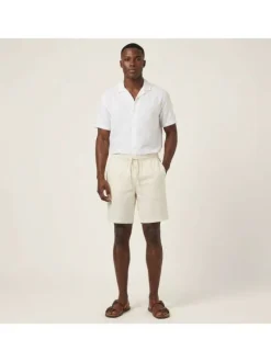 Short en coton beige pourvu d'une taille élastiquée avec cordon de serrage