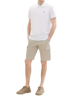 Short en coton beige uni avec une coupe cargo et des poches plaquées