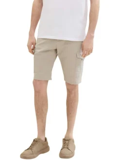 Short en coton beige uni avec une coupe cargo et des poches plaquées