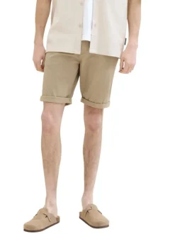 Short en coton beige uni avec une coupe chino et des poches arrières plaquées