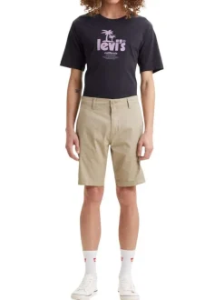 Short en coton beige uni avec une forme chino et une coupe longue
