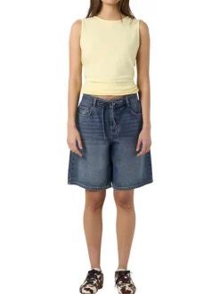 Short en coton bleu uni avec une coupe droite et de multiples poches