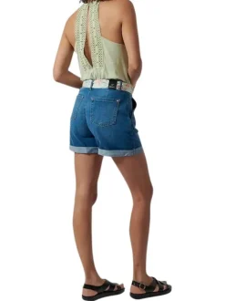 Short en coton bleu uni avec une coupe droite et quatre poches