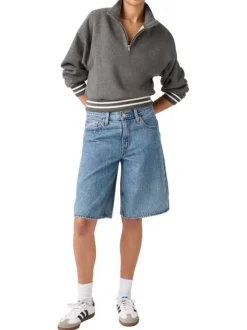 Short en coton bleu uni avec une coupe droite et un patch à la taille