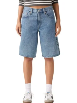 Short en coton bleu uni avec une coupe droite et un patch à la taille