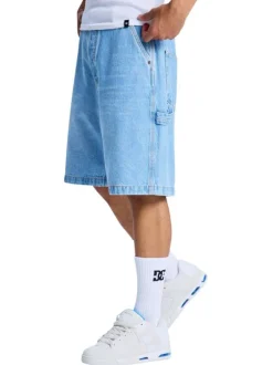 Short en coton bleu uni pourvu d'une coupe baggy et de multiples poches