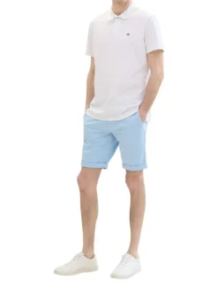 Short en coton ciel uni avec une coupe chino et des poches avants et arrières