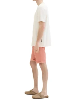 Short en coton corail uni avec une coupe chino et des poches latérales