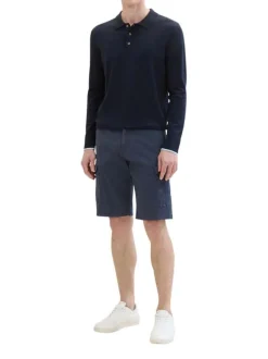 Short en coton marine uni avec une coupe cargo et des poches latérales