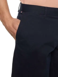 Short en coton marine uni avec une coupe chino et des poches latérales
