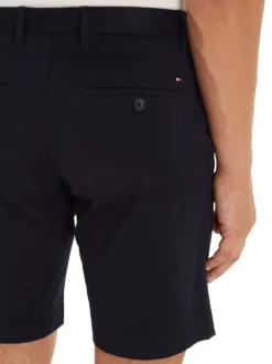 Short en coton marine uni avec une coupe chino et des poches latérales