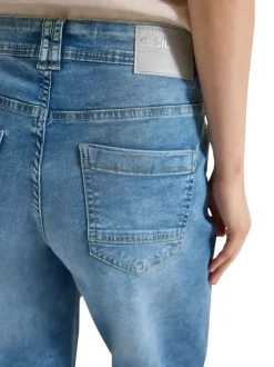 Short en coton mélangé stone uni pourvu d'un aspect délavé et d'un coupe droite