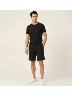 Short en coton noir pourvu d'une taille élastiquée avec cordon de serrage