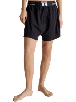 Short en coton noir uni avec une coupe droite et logo de la marque