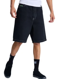 Short en coton noir uni pourvu d'une coupe baggy et de multiples poches