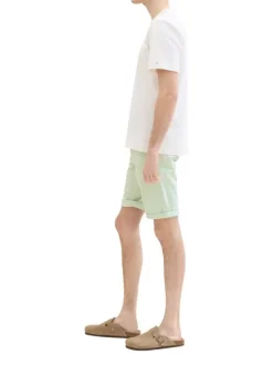 Short en coton vert uni avec une coupe chino et des poches latérales