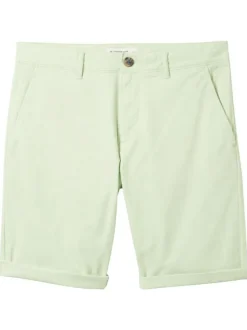 Short en coton vert uni avec une coupe chino et des poches latérales