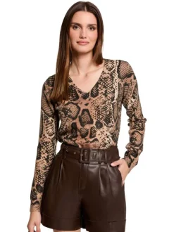 Short en simili cuir marron uni à coupe droite avec une ceinture