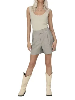 Short gris clair uni avec une coupe chino et des poches latérales