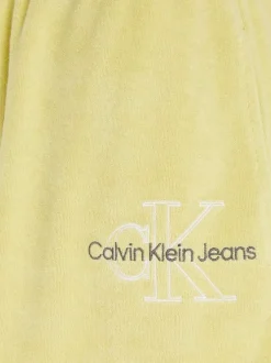 Short jaune uni avec une coupe droite et resserré au niveau de la taille