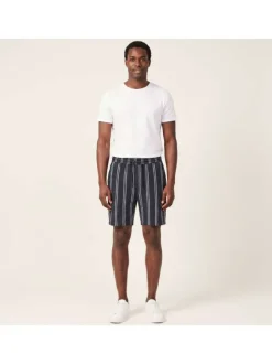 Short jogging marine à rayures pourvu d'une taille élastiquée