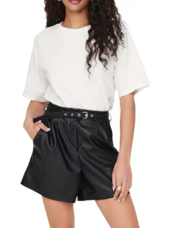 Short noir en simili cuir avec une coupe droite et une taille haute