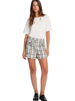 Short noir et blanc à carreaux avec une coupe droite et un zip sur le côté