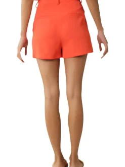 Short orange uni avec une coupe courte une forme chino et une taille haute