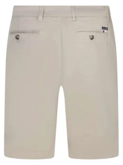 Short 4 poches chino en coton beige uni avec une coupe droite