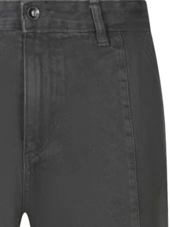 Short 5 poches en coton de couleur noire unie avec une coupe droite