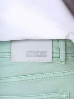 Short 5 poches en coton vert d'eau uni avec une coupe droite